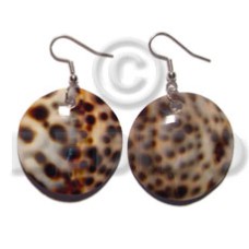 Dangling round 35mm cowrie shell