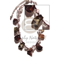 Floating black lip nuggets