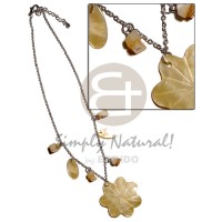 40mm mop scallop pendant in