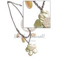 45mm hammershell flower pendant in