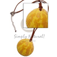 Yellow palium pigtim shell pendant