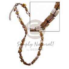 Floating brownlip chips